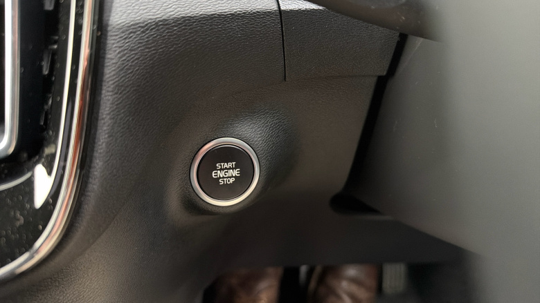 Volvo XC40 2.0 B4P Plus Dark 5dr Auto Petrol Estate